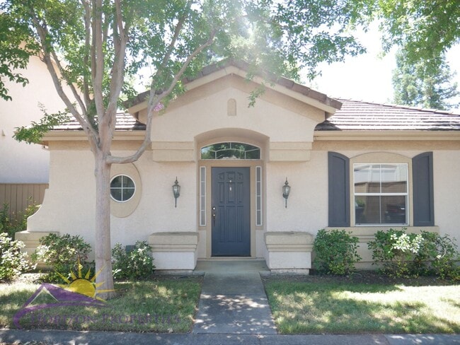 Building Photo - 3 Bed 2 Bath 1,130 sqft Single Family Home...