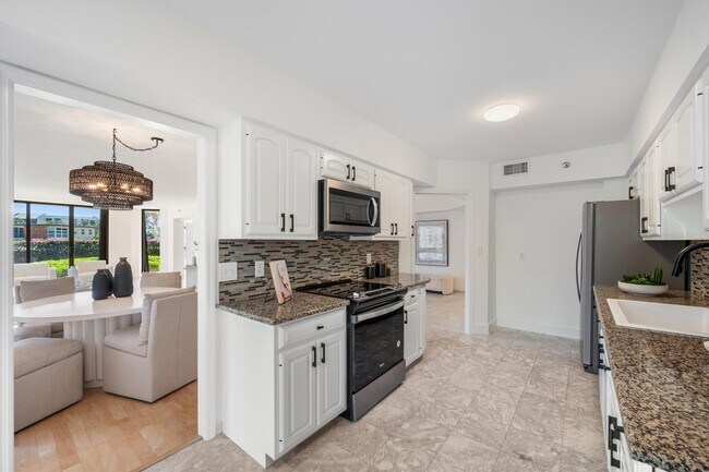 Primary Photo - 1401 S Ocean Blvd