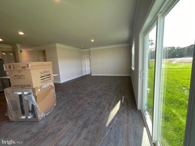 Building Photo - 33016 Blue Iris Rd