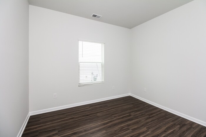 Building Photo - 212 Dorian Lp