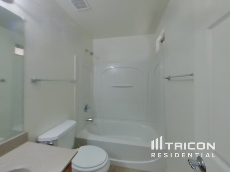 Building Photo - 31361 N Blackfoot Dr