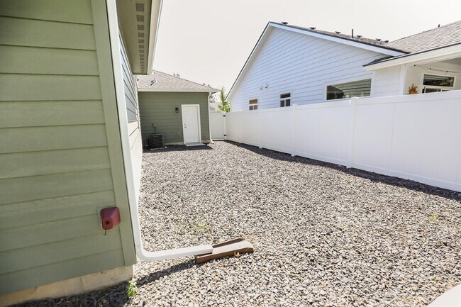 Building Photo - 4024 S University Ct