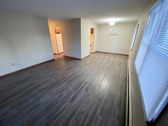 Building Photo - 1017 21st St SE