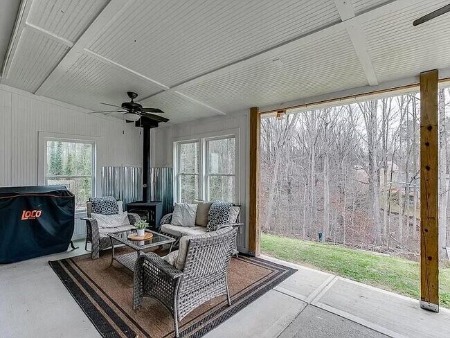 Building Photo - 7860 Gracen Dr