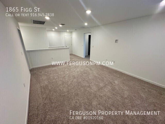 Building Photo - 1865 Figg St