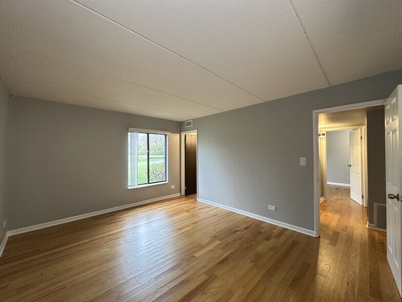 Building Photo - 525 N Quentin Rd