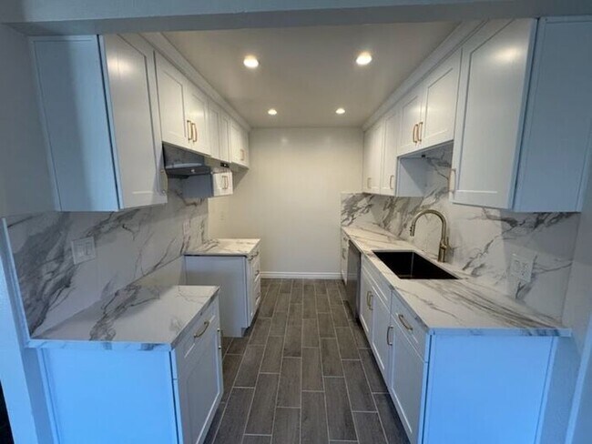 Building Photo - New 2 Bed 1 Bed House for Rent Orange 92866