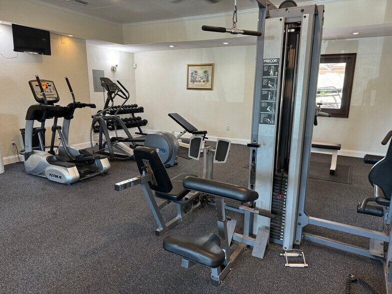 Building Photo - 10263 Gandy Blvd N