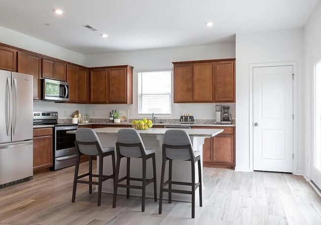 Building Photo - 1504 Rhodes Pond St