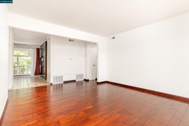 Building Photo - 2345 Paloma Ct