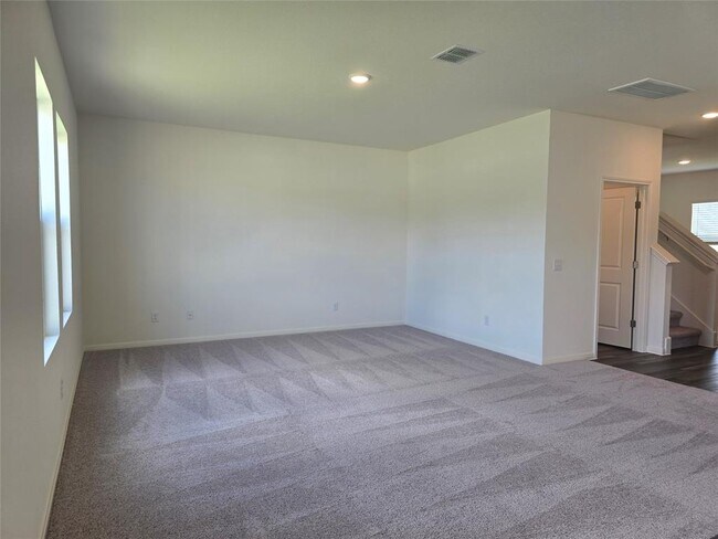 Building Photo - 319 Stonebrook Dr