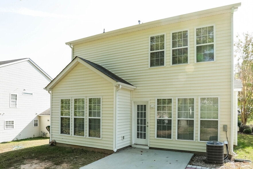 Building Photo - 2542 Carmathen Rd