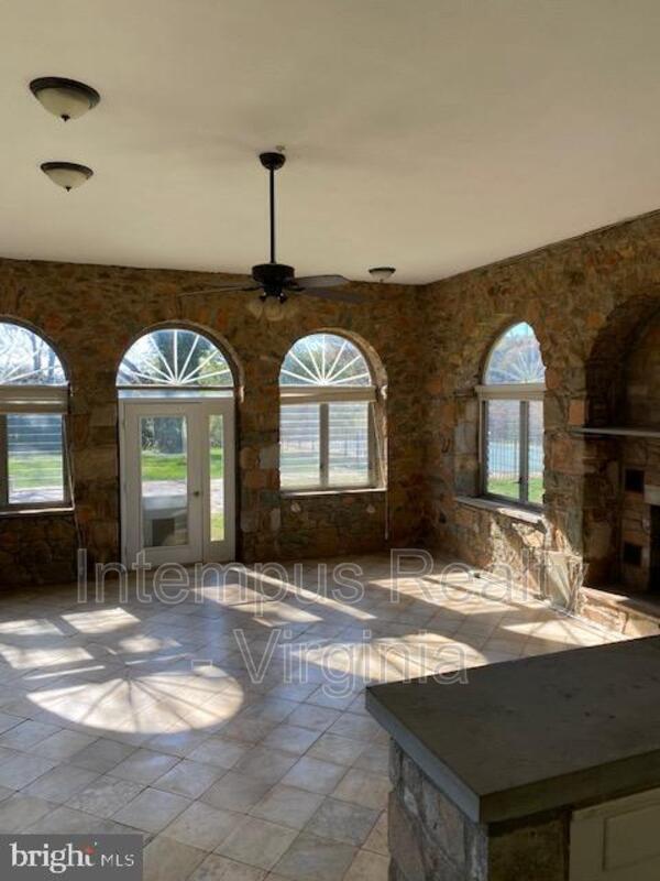 Building Photo - 7296 Fenton Farm Ln
