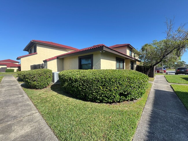 Building Photo - Cozy 2 Bedroom and 2 Bath Townhome in Kiss...