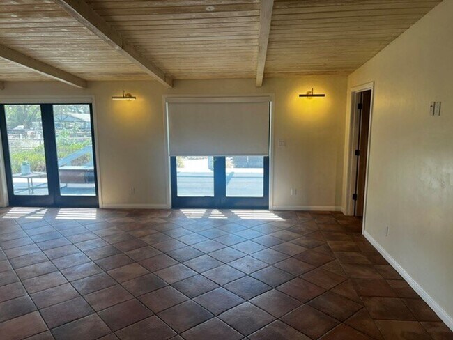 Building Photo - 1701 Calzada Ave