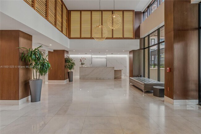 Building Photo - 540 Brickell Key Dr