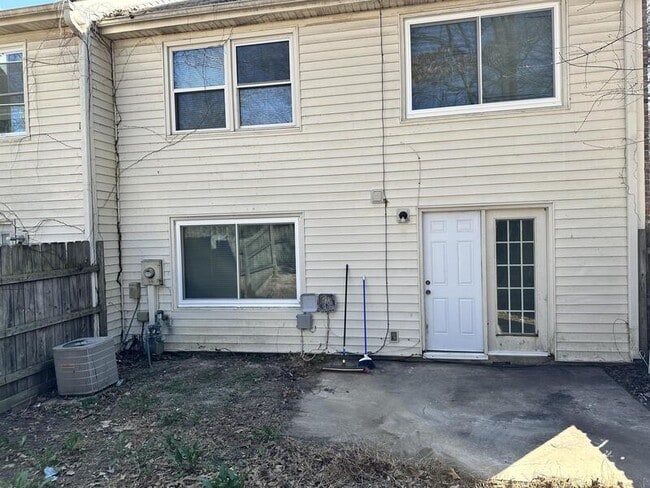 Building Photo - 417 Patrick Henry Ct