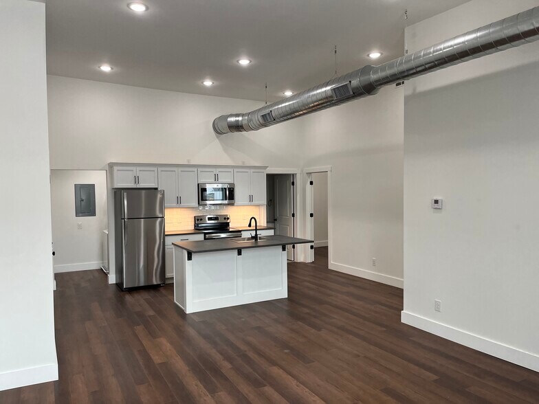 Building Photo - 174 Park Ave