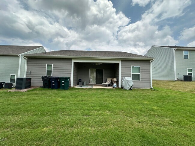 Building Photo - Charming Ranch Home w/Flex Space