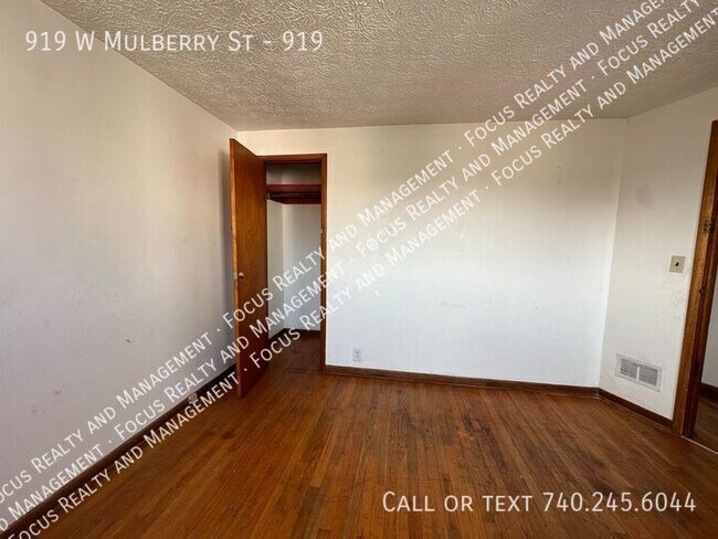Building Photo - 919 W Mulberry St