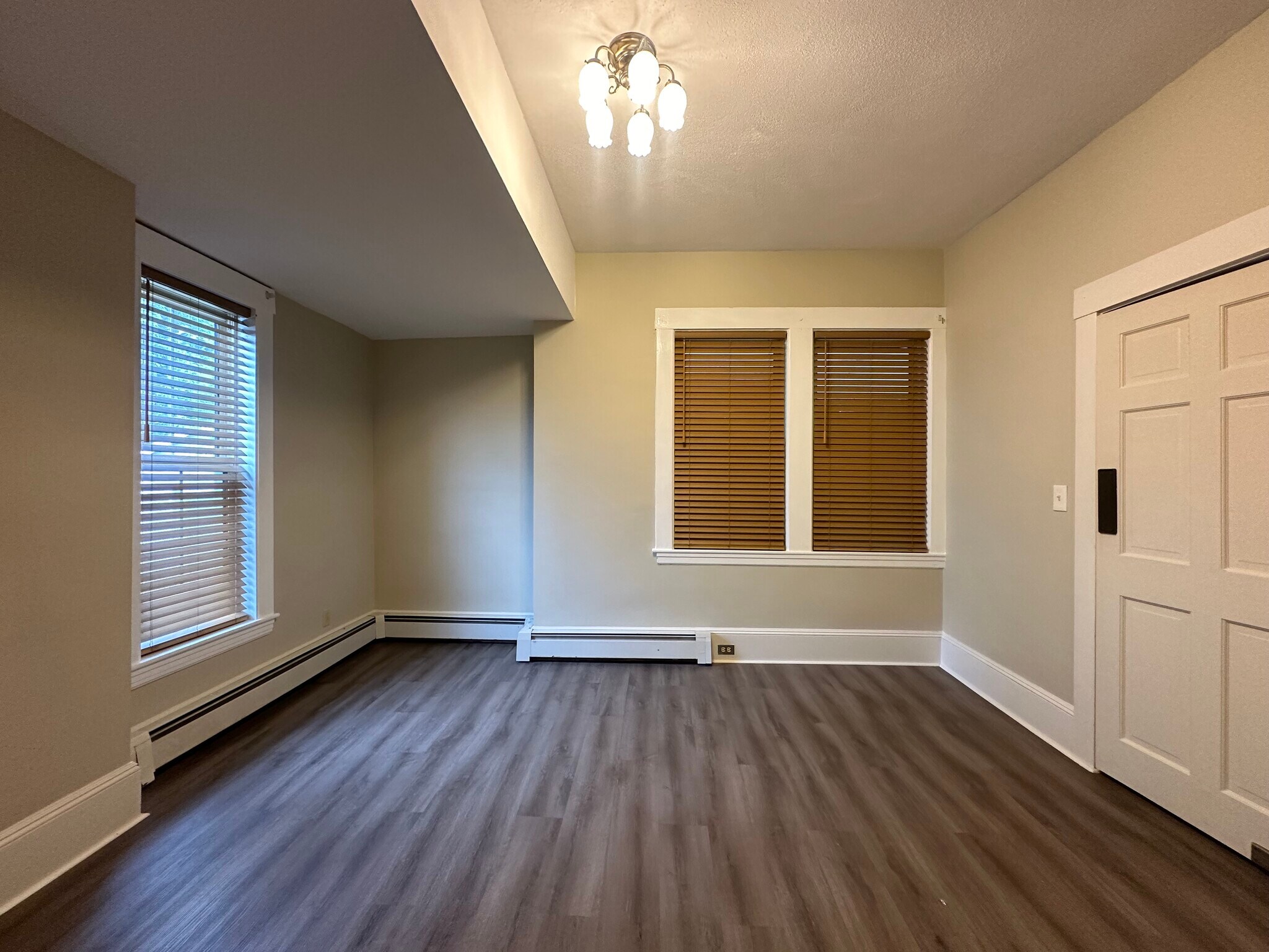 Separate dining room - 9 Buxton Ct