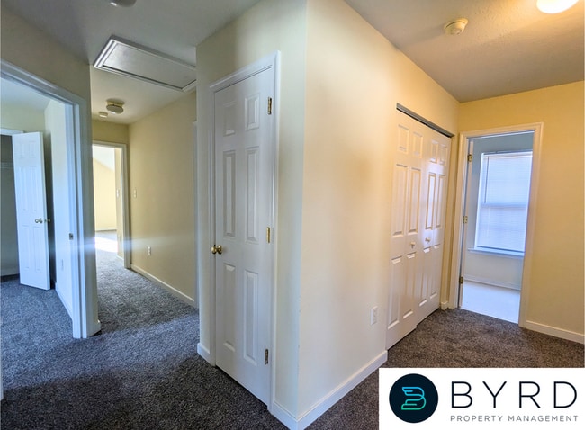 Building Photo - 7625 Fern Hollow Dr