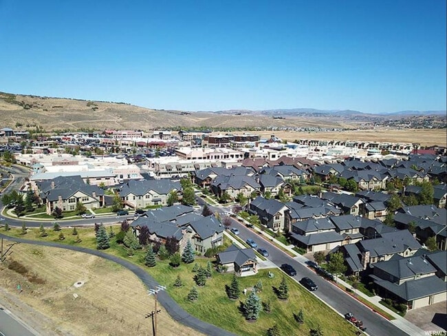Building Photo - 6010 N Fox Pointe Cir