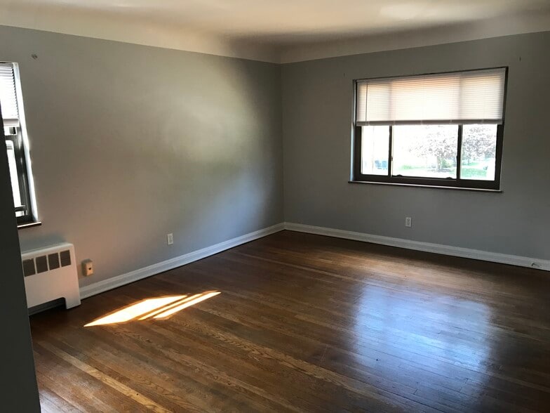 Living Room - 3946 School Section Rd