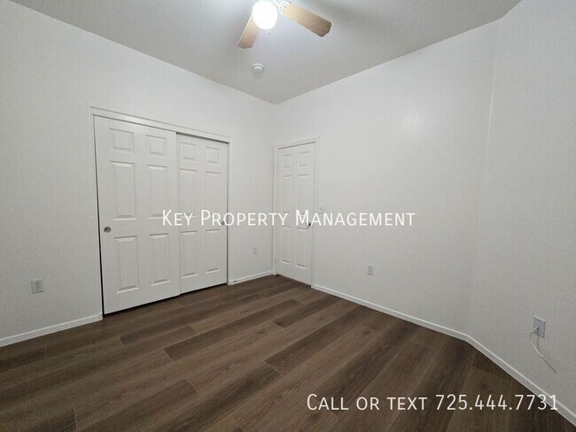 Building Photo - 5950 Barbosa Dr