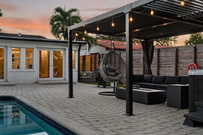 Building Photo - 2423 NE 202nd St