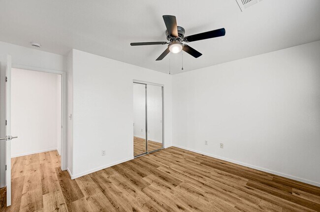 Building Photo - Stunning 4 Bed 2.5 Bath!
