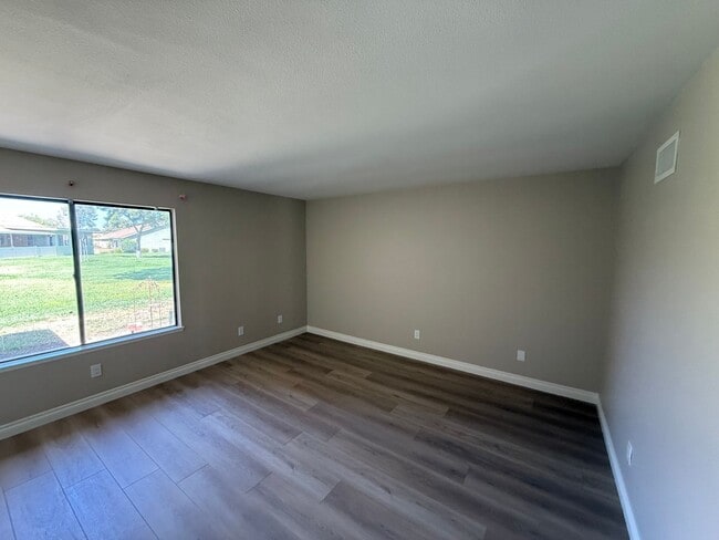 Building Photo - Beautiful Brentwood Model home for Rent in...