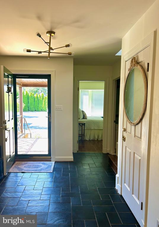 Building Photo - 218 E Marshall St