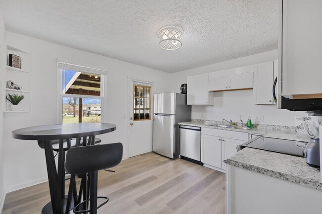 Building Photo - Fully furnished, 2BR Duplex near major healthcare employment centers, colleges, universities, and...