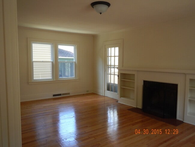 Building Photo - Beautiful Corner Lot Home On Quiet Residen...