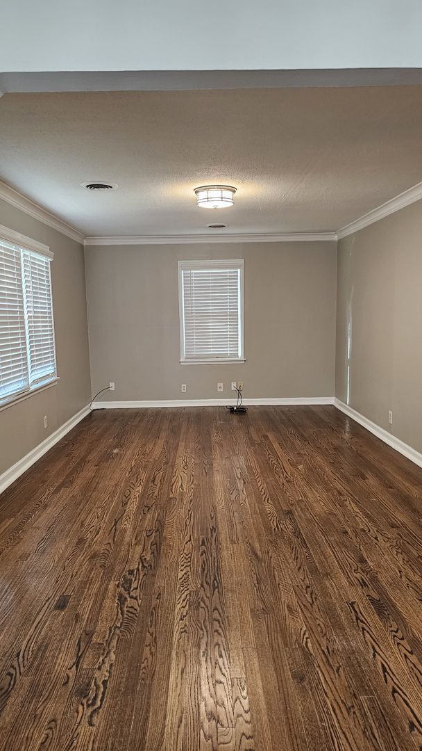 Building Photo - Adorable 3 bedroom, 1 bath home with a lar...