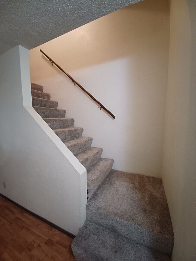 Building Photo - Gama08~1232 W 8th Ave.