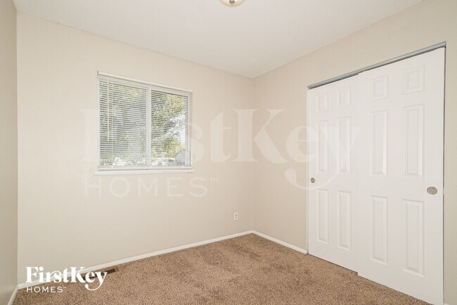 Building Photo - 1140 Estes Dr