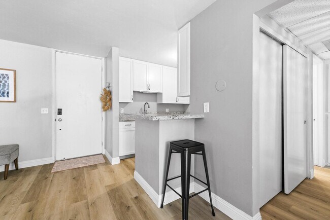 Building Photo - 6202 Friars Rd