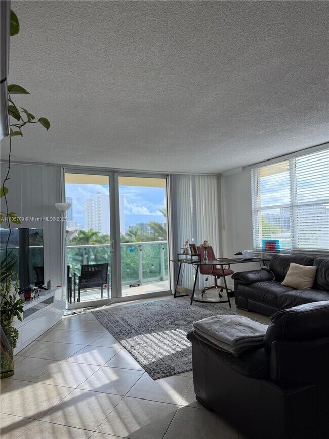 Building Photo - 2501 S Ocean Dr
