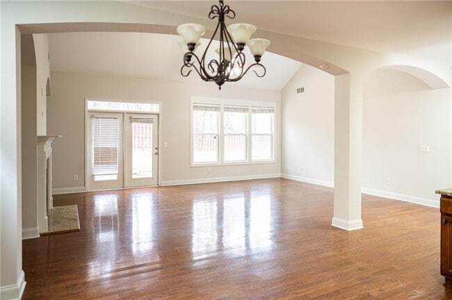 Building Photo - 4595 Essen Ln