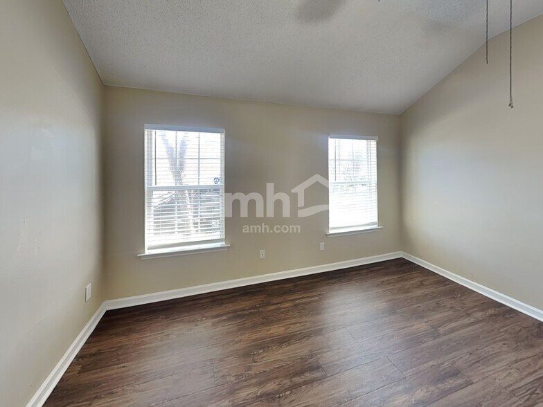 Building Photo - 2227 Joann Dr