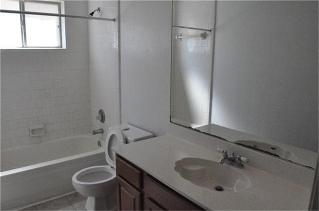 Building Photo - 2119 Fountain Dr