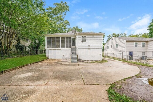 Building Photo - Ready to love where you live? 3 Bed 1 Bath Home Ready for You!