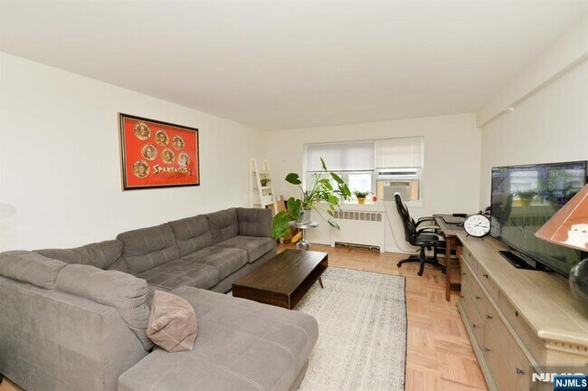 Building Photo - 208 Anderson St