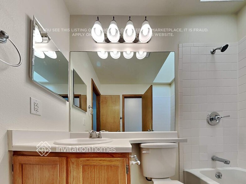 Building Photo - 3255 Richmond Dr