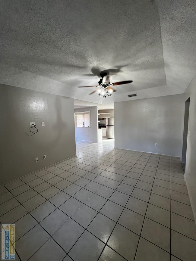 Building Photo - 2813 Capri St