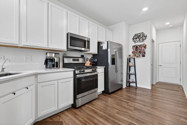 Building Photo - 15012 W Cyrus Dr