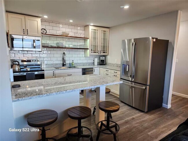 Building Photo - 114 Lake Ave S