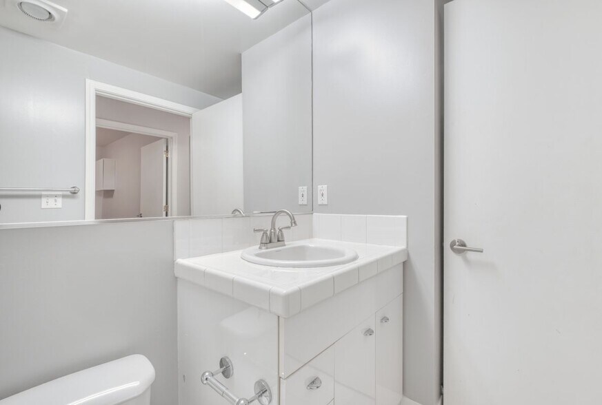 Building Photo - 650 Chestnut St